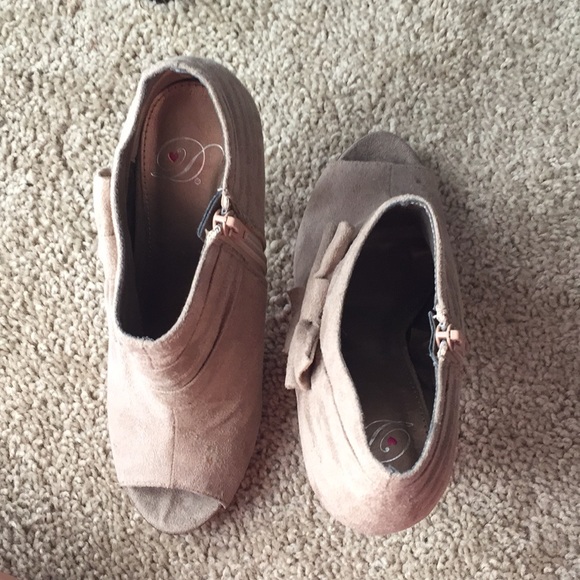 ✨ Booties, Size 7, New ! - Picture 8 of 8